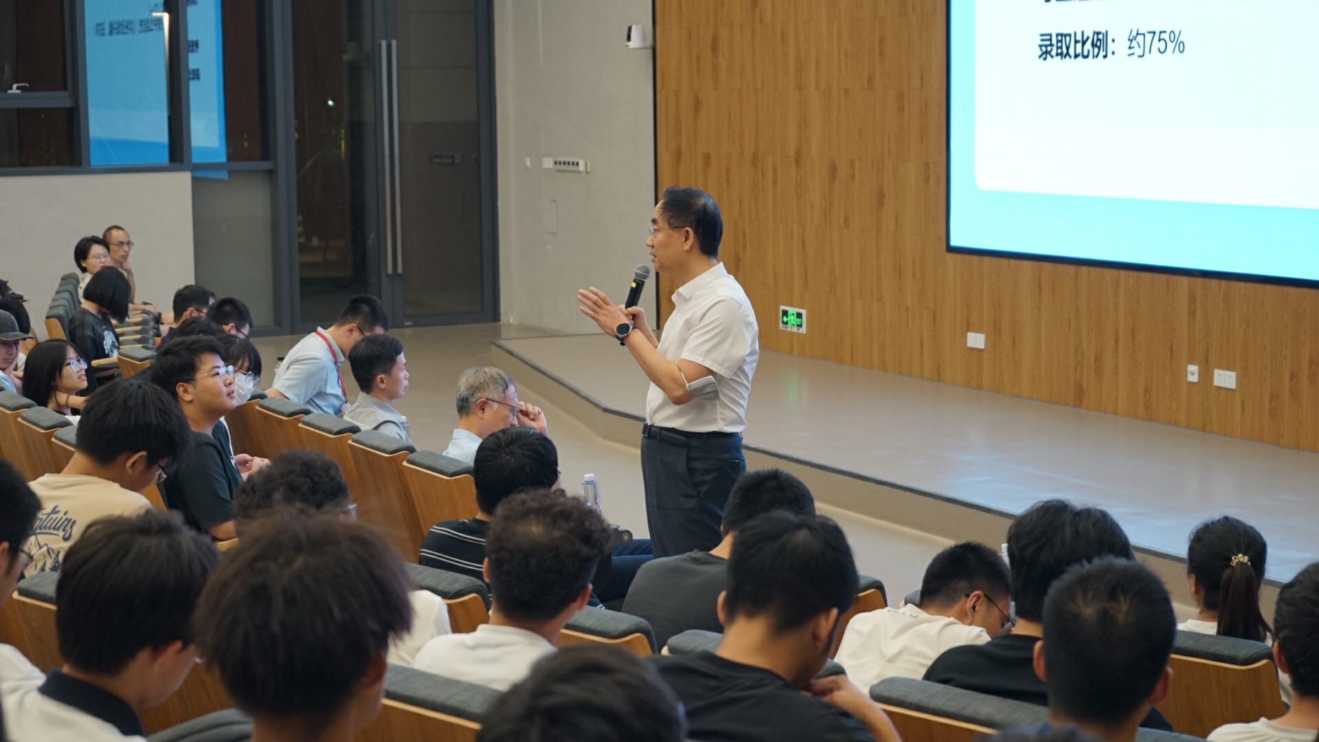 交叉学科复合型创新人才培养——深圳技术大学未来技术学院2023级新才特色班招生宣讲会顺利举办-未来技术学院